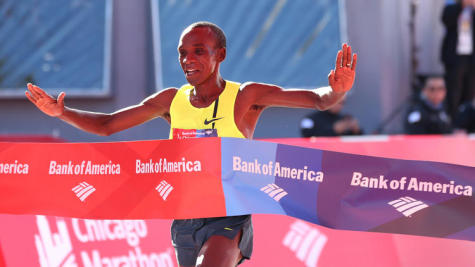 Mens winner Eliud Kipchoge from Kenya finishes with a time of 2:04:11. Photo courtesy of Chicago Tribune.